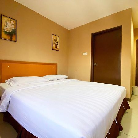 Oyo 90108 Hotel Kaya Kota Kinabalu Buitenkant foto
