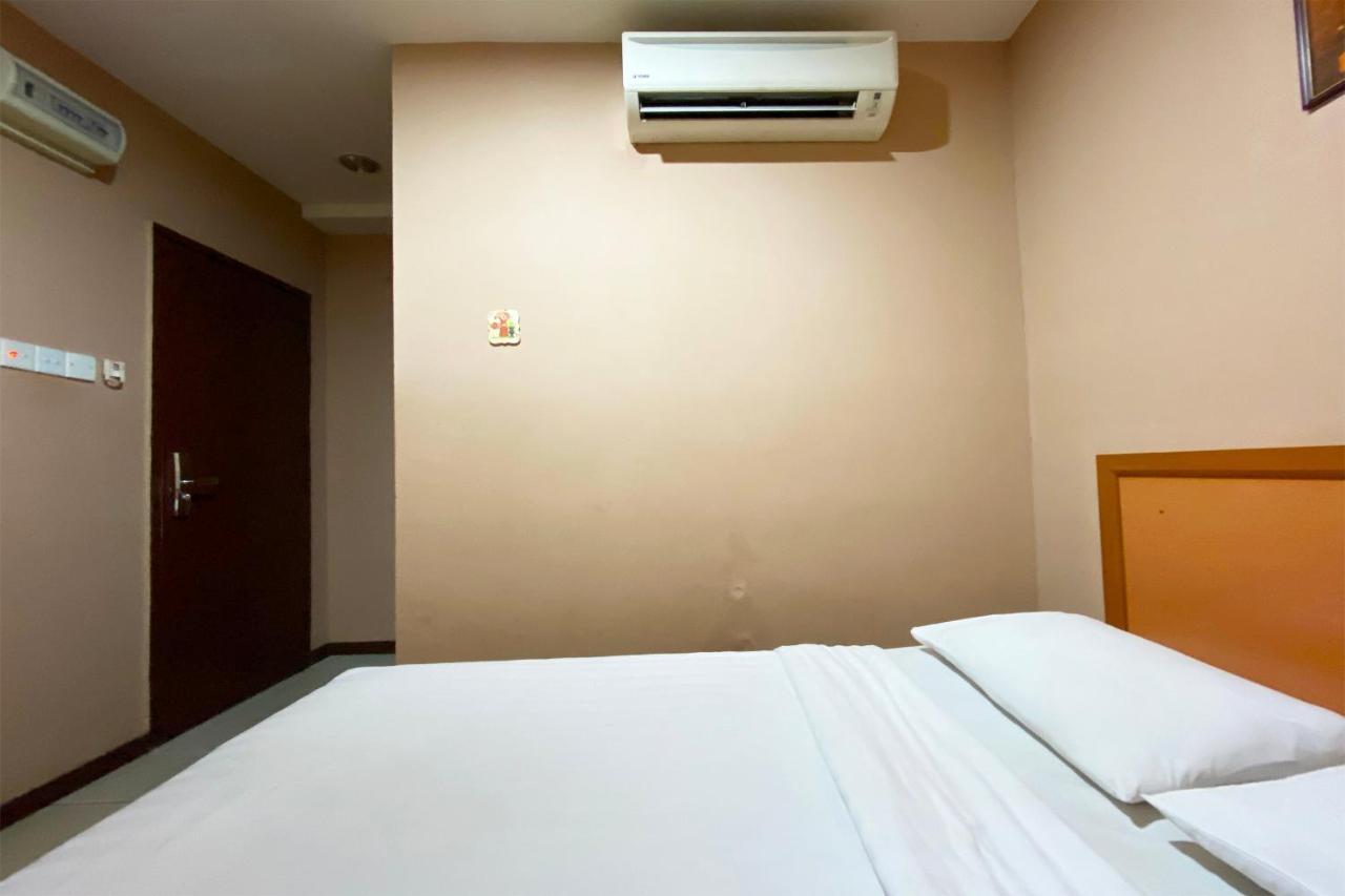 Oyo 90108 Hotel Kaya Kota Kinabalu Buitenkant foto