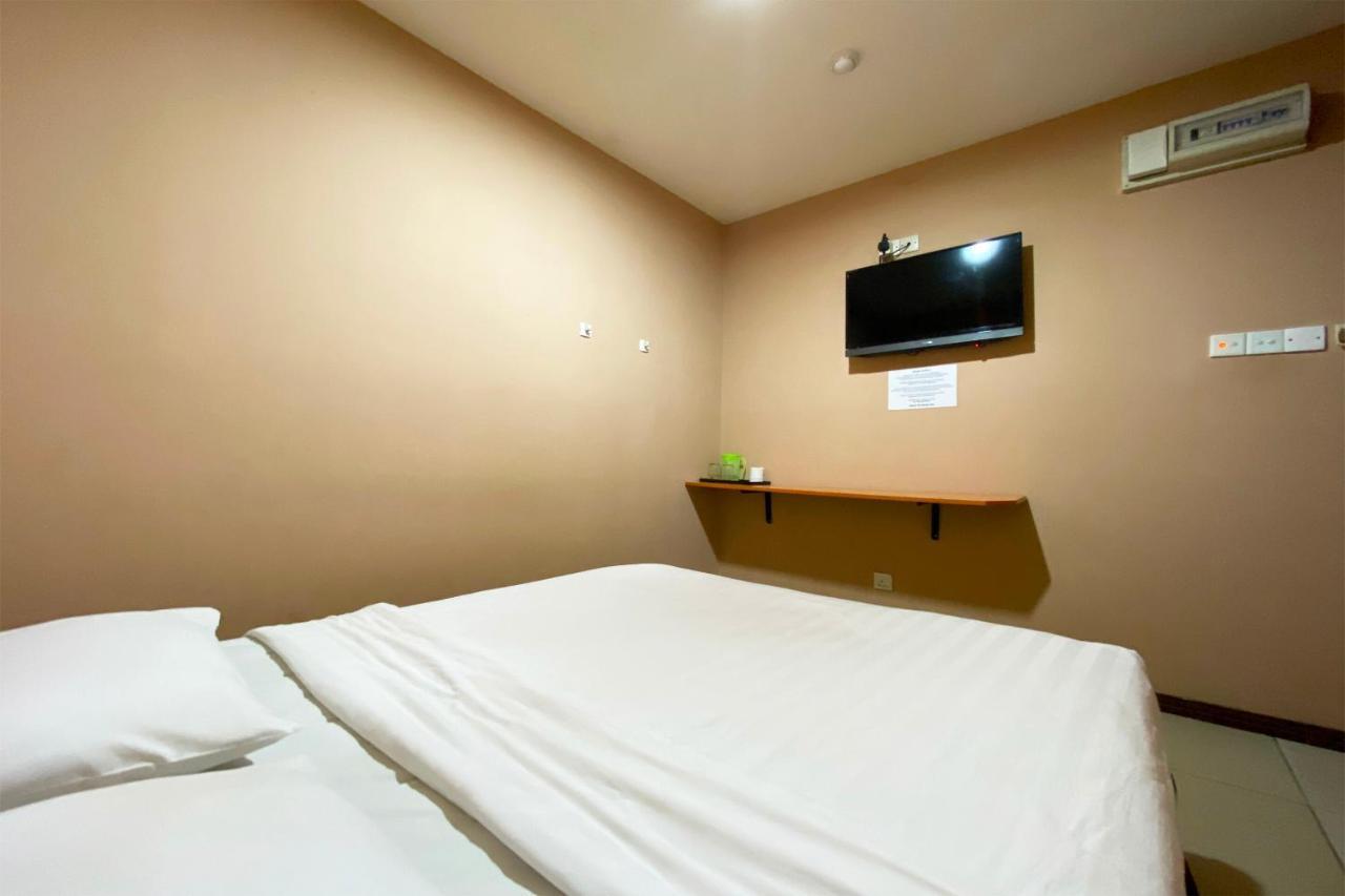 Oyo 90108 Hotel Kaya Kota Kinabalu Buitenkant foto