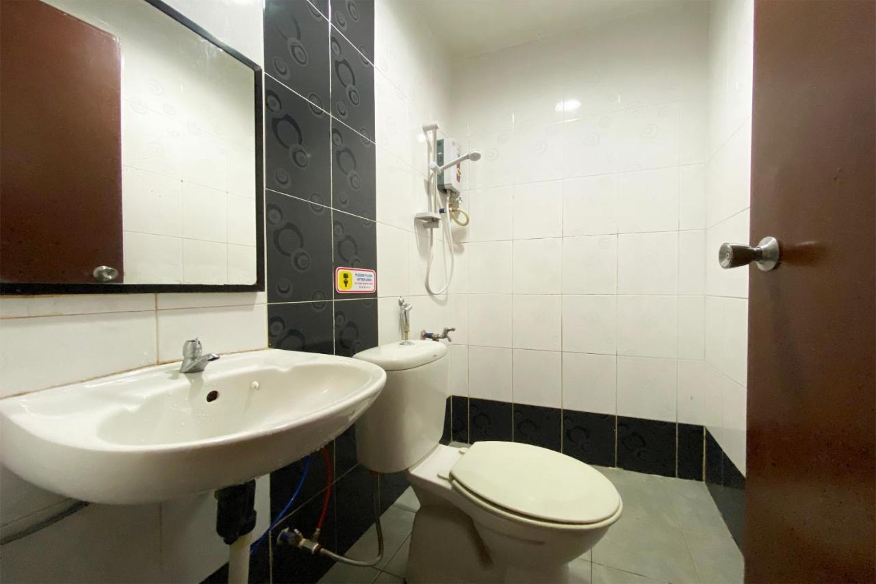 Oyo 90108 Hotel Kaya Kota Kinabalu Buitenkant foto