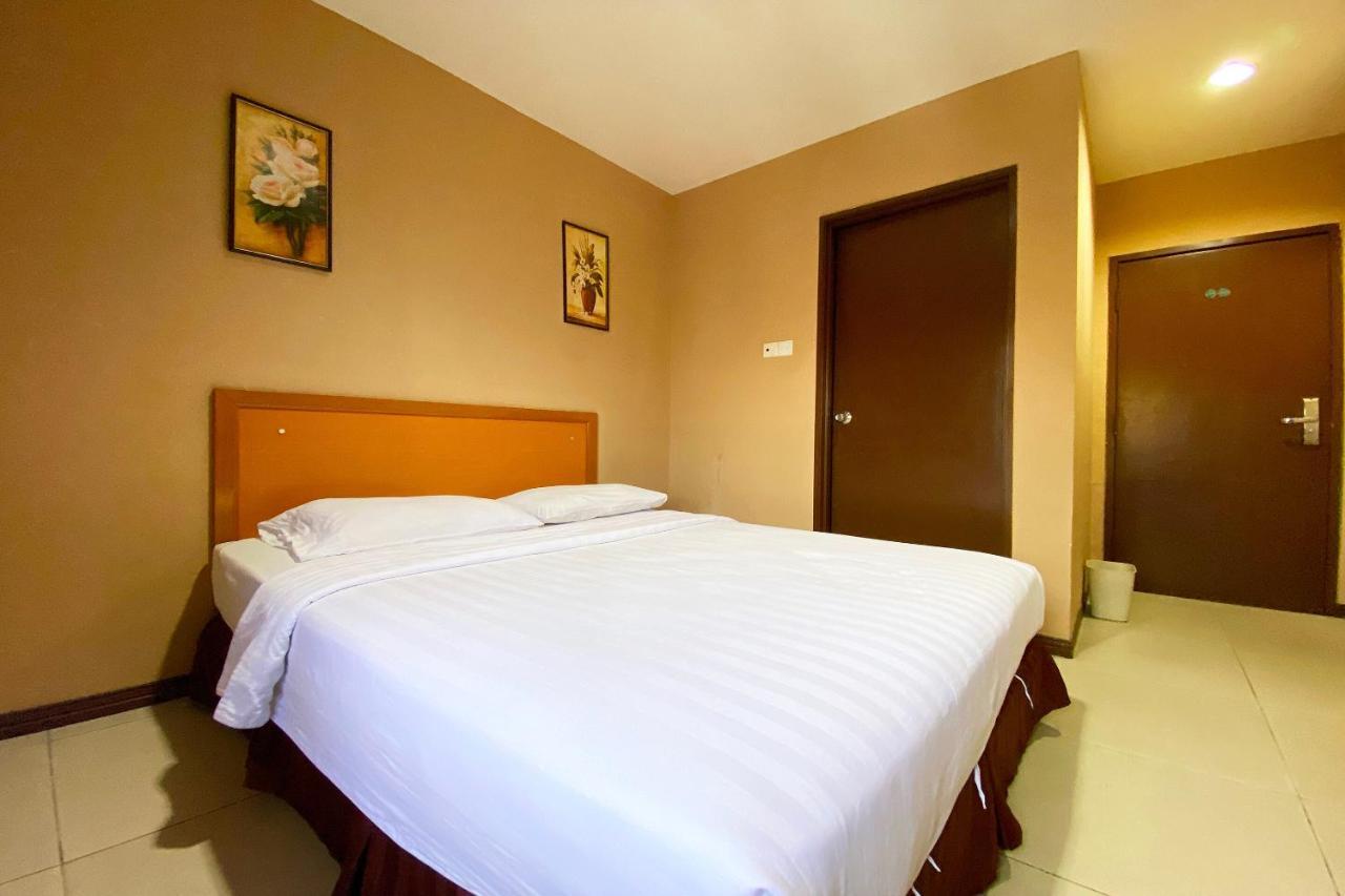 Oyo 90108 Hotel Kaya Kota Kinabalu Buitenkant foto